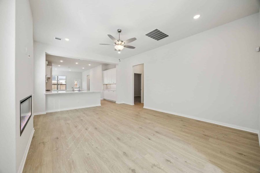 Spacious, unfurnished interior of a new home in Solterra Texas, Mesquite (Image 11).