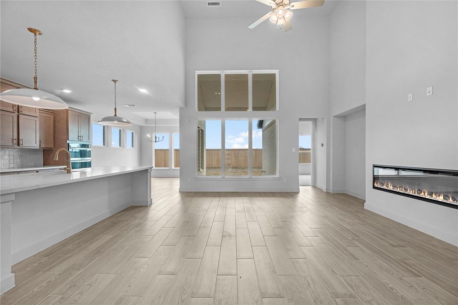 Representative image. Features, selections and colors may vary.