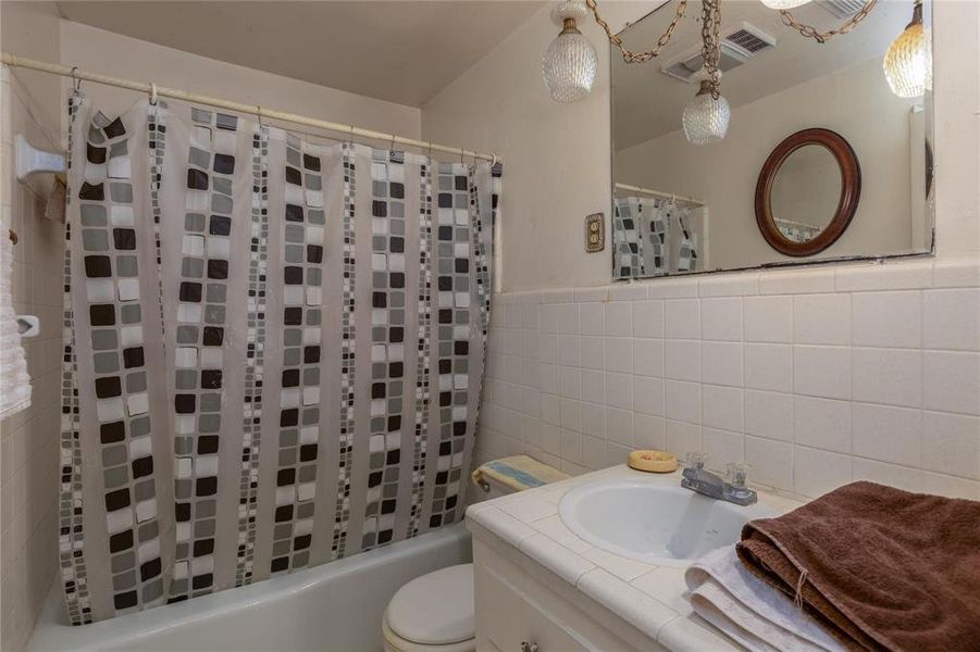 Guest Bathroom with ceramic tile