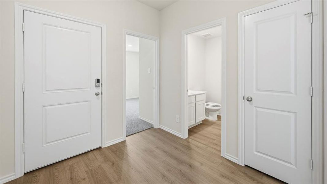 Spacious, unfurnished interior of a new home in Sweetwater Springs, Sherman (Image 17).