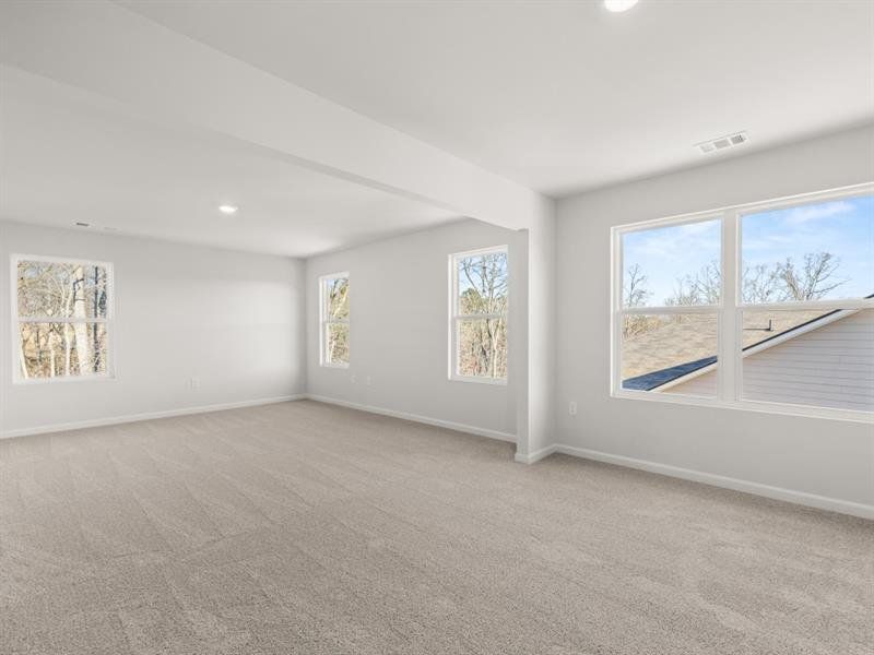 Spacious, unfurnished interior of a new home in Falcon Landing, Gainesville (Image 18).