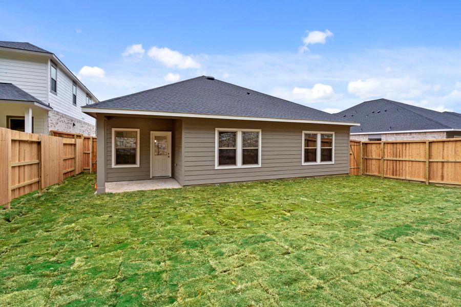 Exterior details and patio area of a home in Westridge Cove 40', Conroe (Image 3).