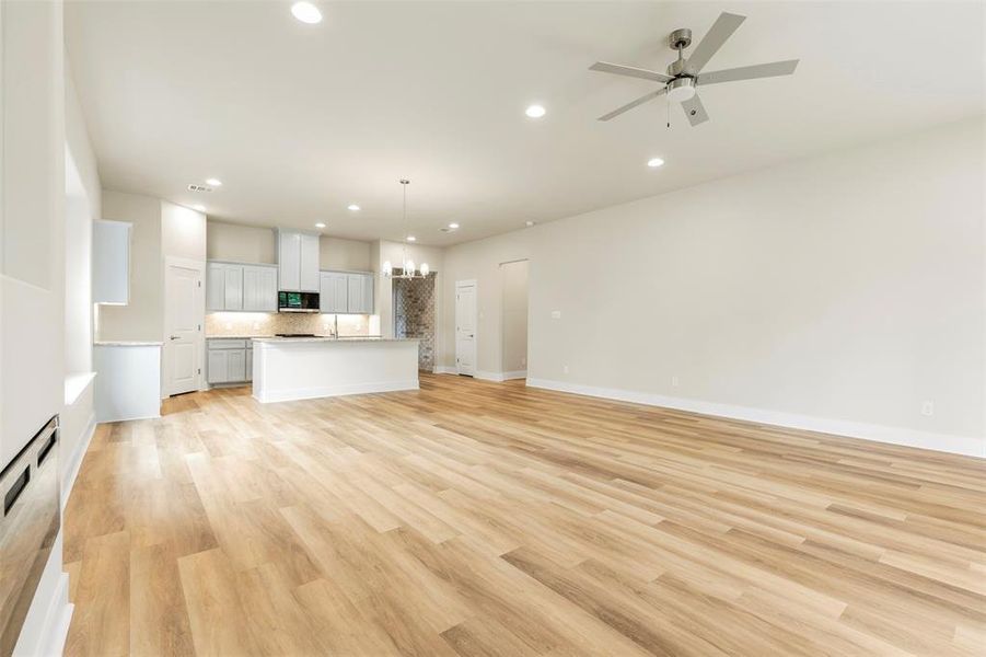 Spacious, unfurnished interior of a new home in , Sherman (Image 35).