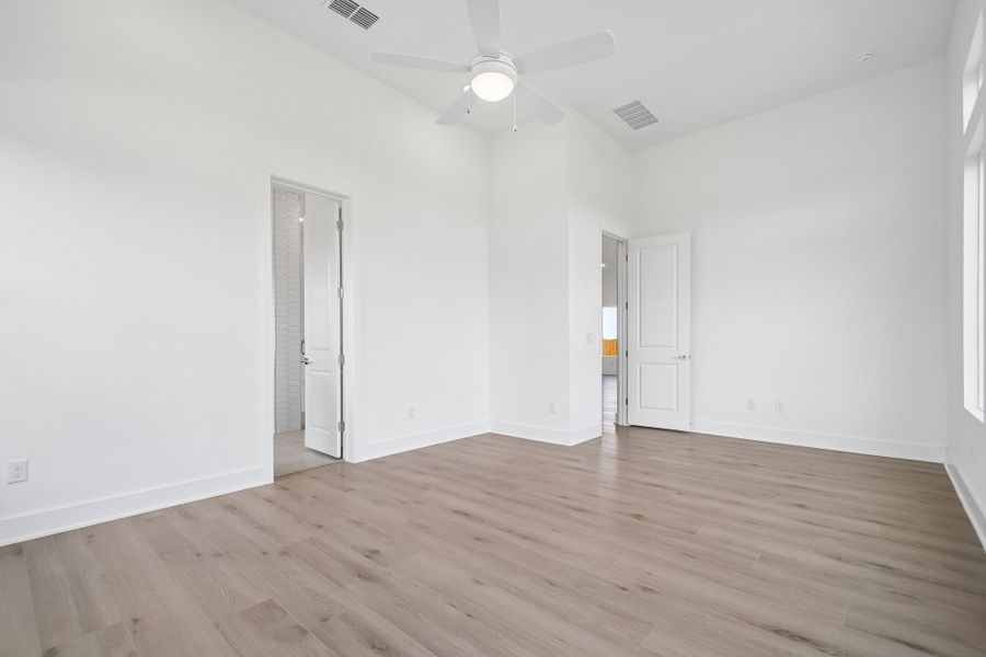 Spacious, unfurnished interior of a new home in Freedom at Anthem, Kyle (Image 16).
