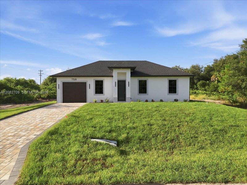 Exterior details and patio area of a home in , Lehigh Acres (Image 3).