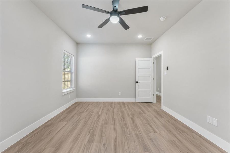 Spacious, unfurnished interior of a new home in , Fort Worth (Image 10).