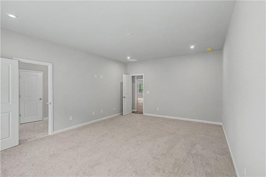 Spacious, unfurnished interior of a new home in Meadow Pines, Dallas (Image 12).