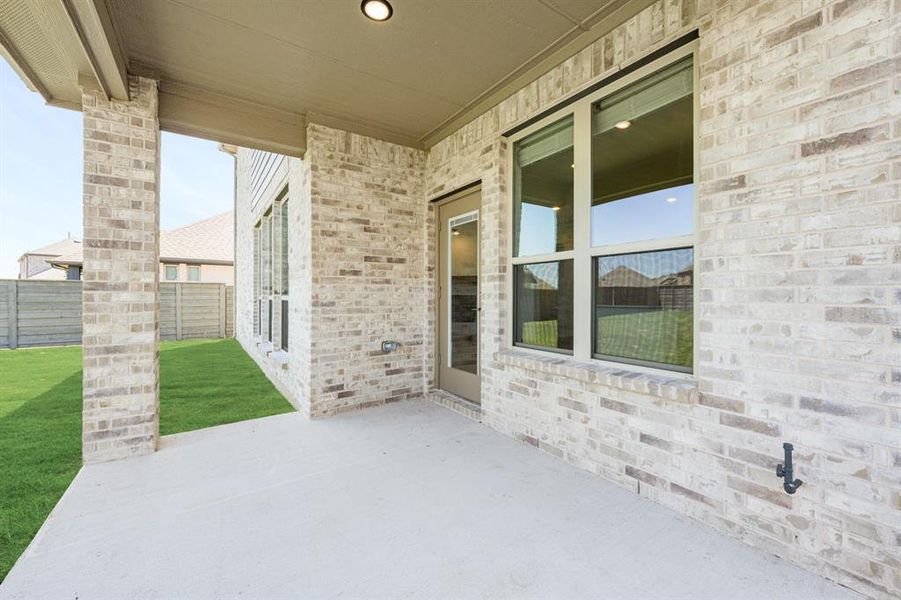 Spacious, unfurnished interior of a new home in Union Park Classic 55, Little Elm (Image 24).