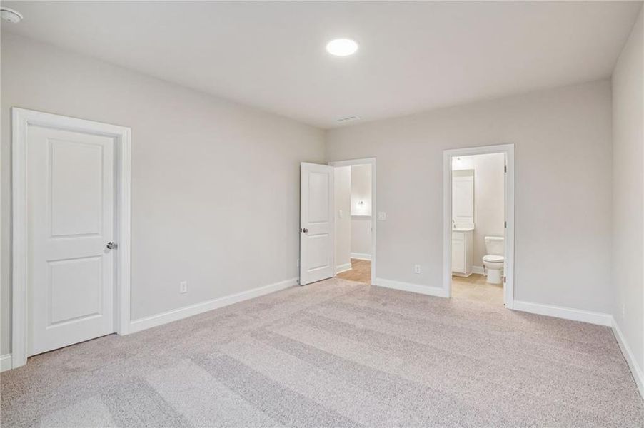 Spacious, unfurnished interior of a new home in Aberdeen, Hoschton (Image 19).