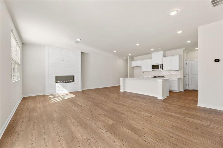 Spacious, unfurnished interior of a new home in Sherwood Square, Flowery Branch (Image 17).