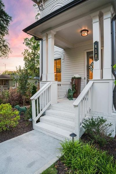Exterior details and patio area of a home in Manning on the Square, Alpharetta (Image 33).
