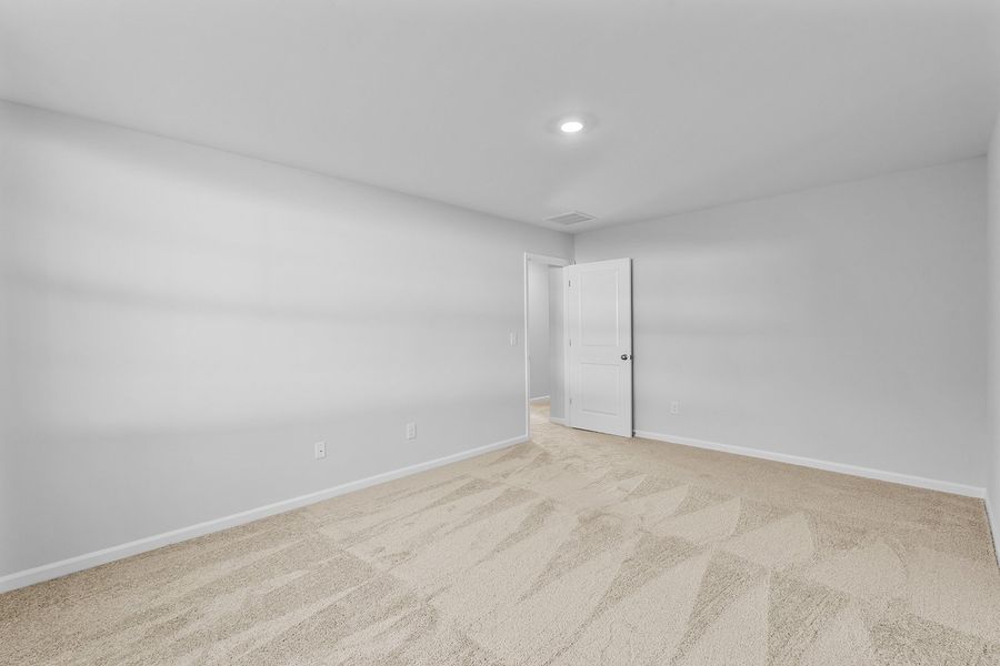 Spacious, unfurnished interior of a new home in Hanes Lake, Winston-Salem (Image 42).