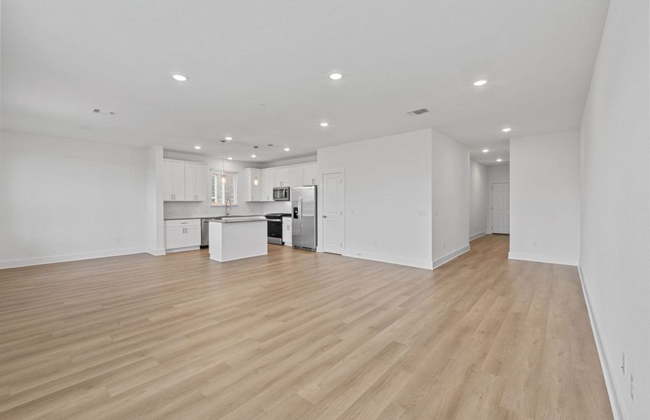 Spacious, unfurnished interior of a new home in Crosswinds, Kyle (Image 13).