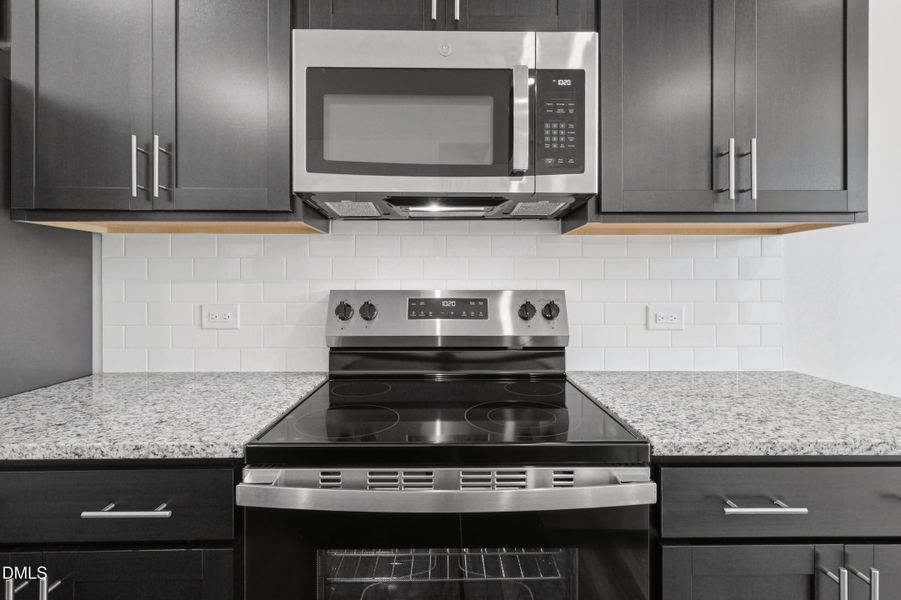 SUN_ElmGrove_Pic_Jackson_QMI_22_Kitchen_