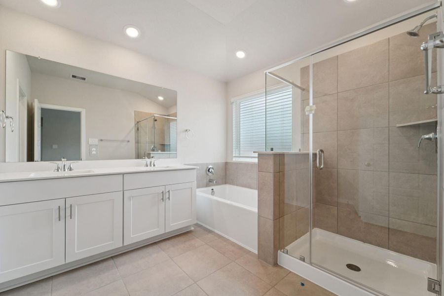 Furnished interior view inside a new home in Southwinds, Baytown (Image 7).