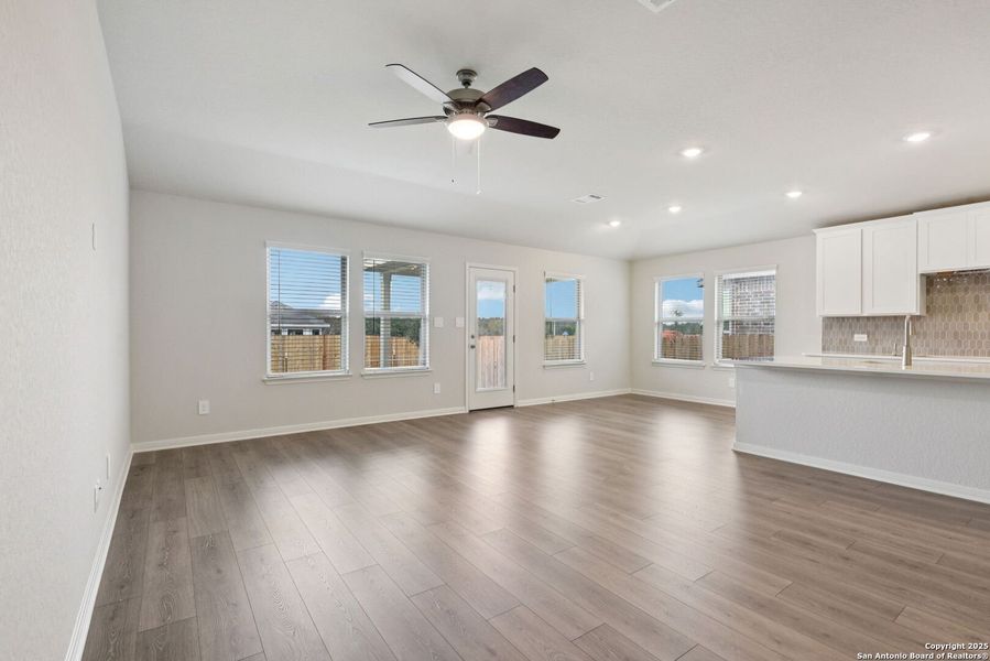 Spacious, unfurnished interior of a new home in Fox Falls, Boerne (Image 18).