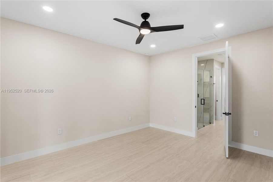 Spacious, unfurnished interior of a new home in , Cape Coral (Image 18).