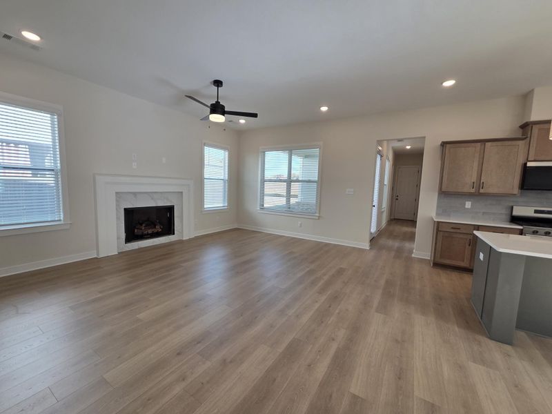 Spacious, unfurnished interior of a new home in Twin Oaks, Oakland (Image 9).
