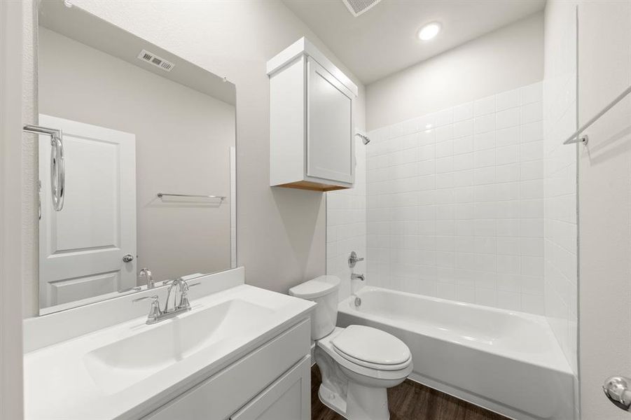 26_05. 2404 Overlook - 2ND Bath