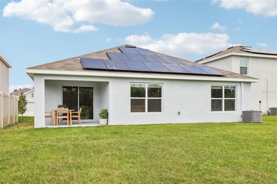 Exterior details and patio area of a home in North Park Isle, Plant City (Image 27).