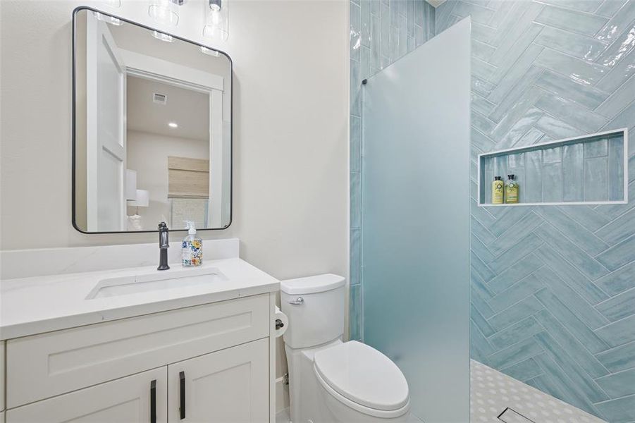 Furnished interior view inside a new home in , Gainesville (Image 17).