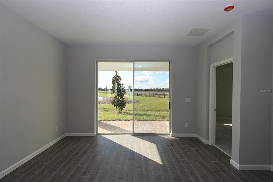 Spacious, unfurnished interior of a new home in Bay Lake Farms, St. Cloud (Image 18).