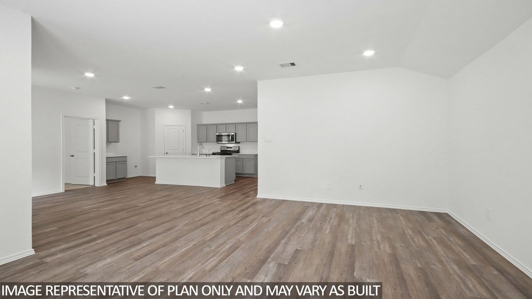 Spacious, unfurnished interior of a new home in Sunterra Lakes, Katy (Image 13). Spacious, unfurnished interior of a new home in Sunterra Lakes, Katy (Image 13).