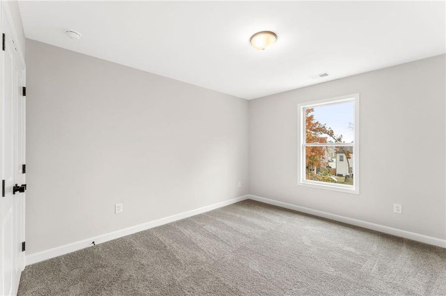 Spacious, unfurnished interior of a new home in Cherokee Township, Acworth (Image 30).