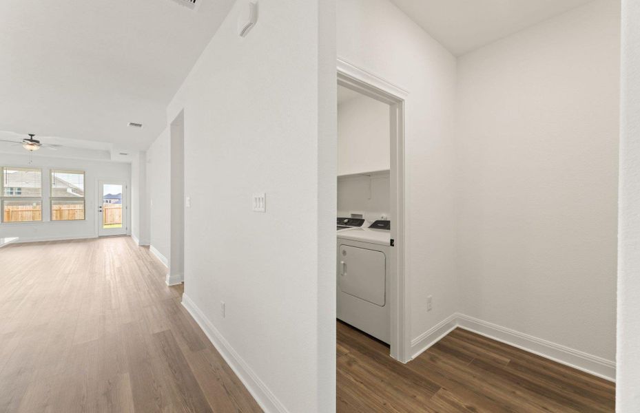 Spacious, unfurnished interior of a new home in Santa Rita Ranch, Liberty Hill (Image 30).