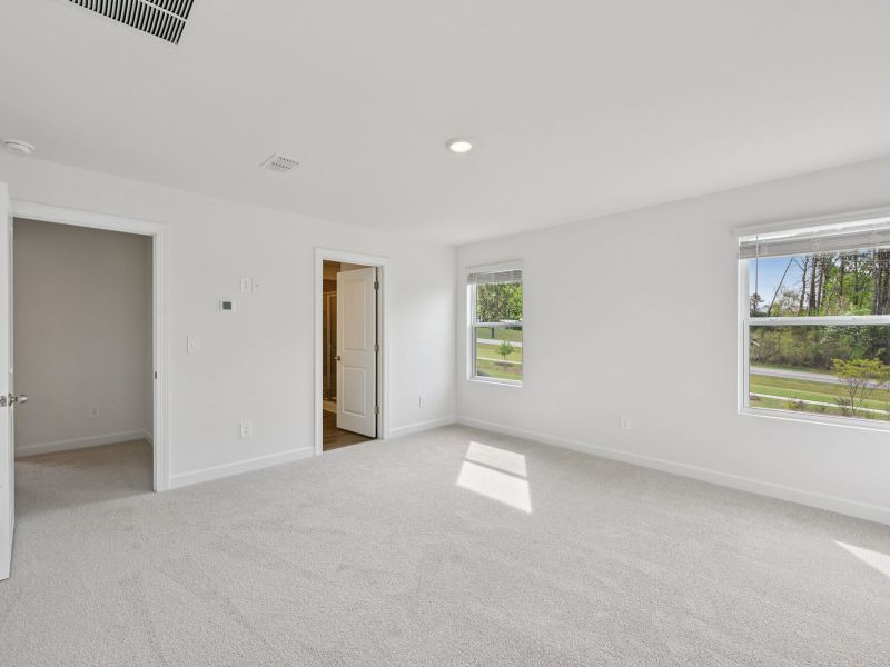 Spacious, unfurnished interior of a new home in Buffalo Ridge, Newton (Image 16).