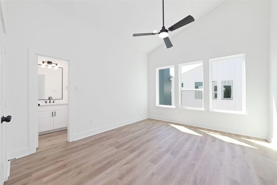 Primary Bedroom with 2 Seprate Walk-in Closets Primary Bedroom with 2 Seprate Walk-in Closets