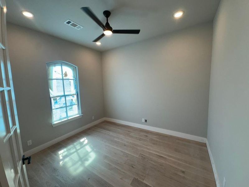 Spacious, unfurnished interior of a new home in King Crossing Estates, Van Alstyne (Image 9). Spacious, unfurnished interior of a new home in King Crossing Estates, Van Alstyne (Image 9).