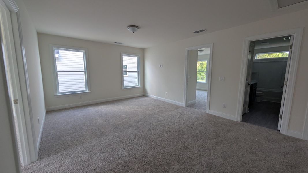 Spacious, unfurnished interior of a new home in Parker's Preserve, Ridgeville (Image 35).