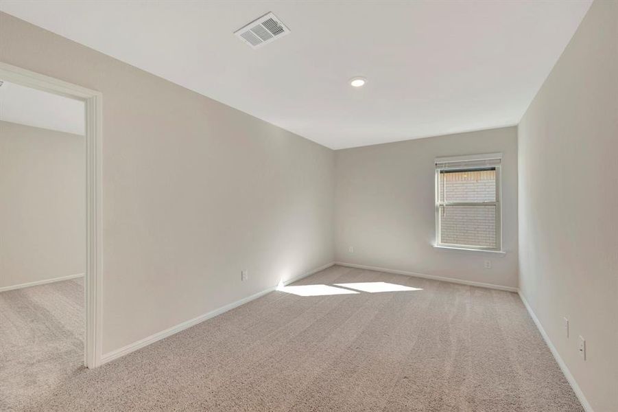 Spacious, unfurnished interior of a new home in The Preserve, Justin (Image 25).