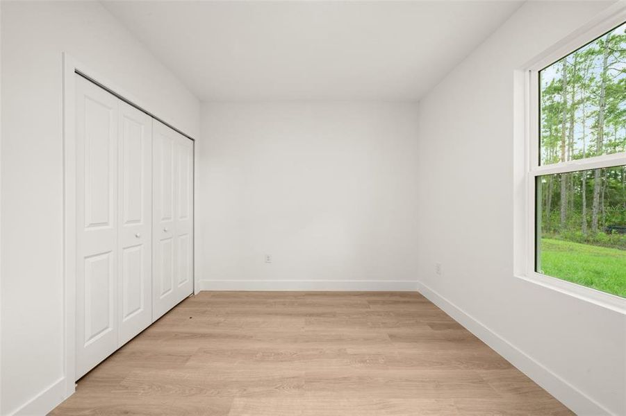 Spacious, unfurnished interior of a new home in , Sebring (Image 18).