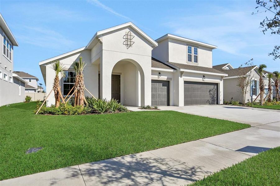 Exterior details and patio area of a home in Angeline, Land O' Lakes (Image 27).