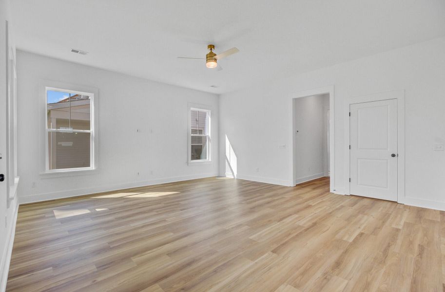 Spacious, unfurnished interior of a new home in , Summerville (Image 17).