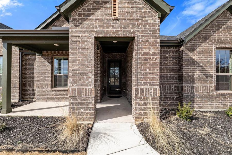 Exterior details and patio area of a home in , Boyd (Image 4).