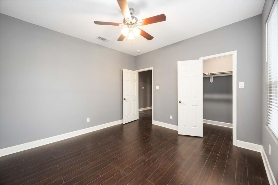 Spacious, unfurnished interior of a new home in , Houston (Image 30).