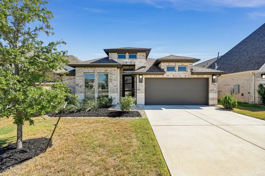 Here's the front of the house with all the curb appeal.