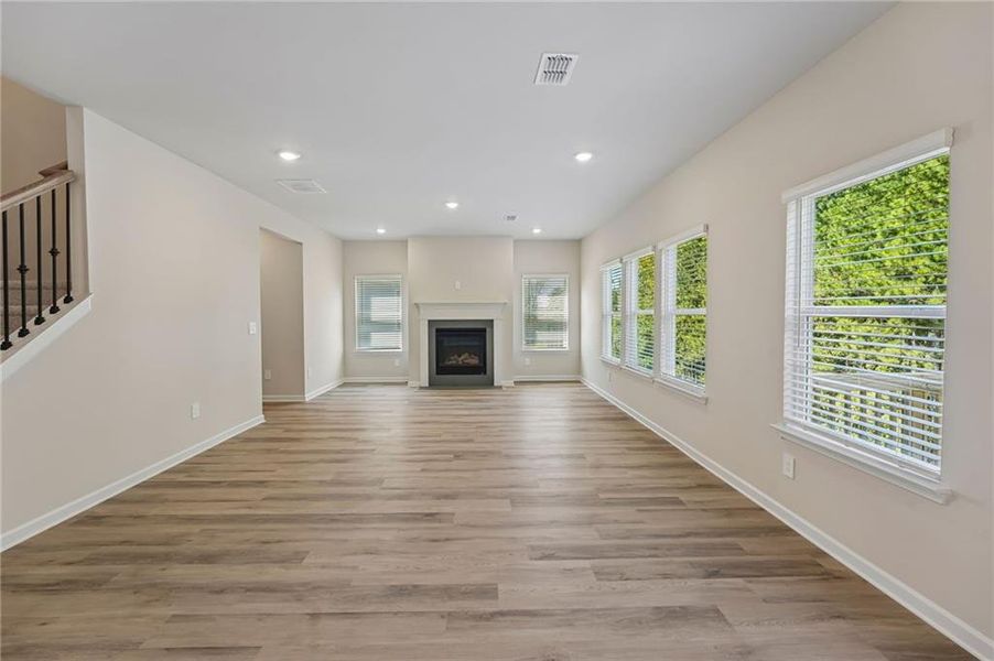 Spacious, unfurnished interior of a new home in Ivey Township, Dallas (Image 25).