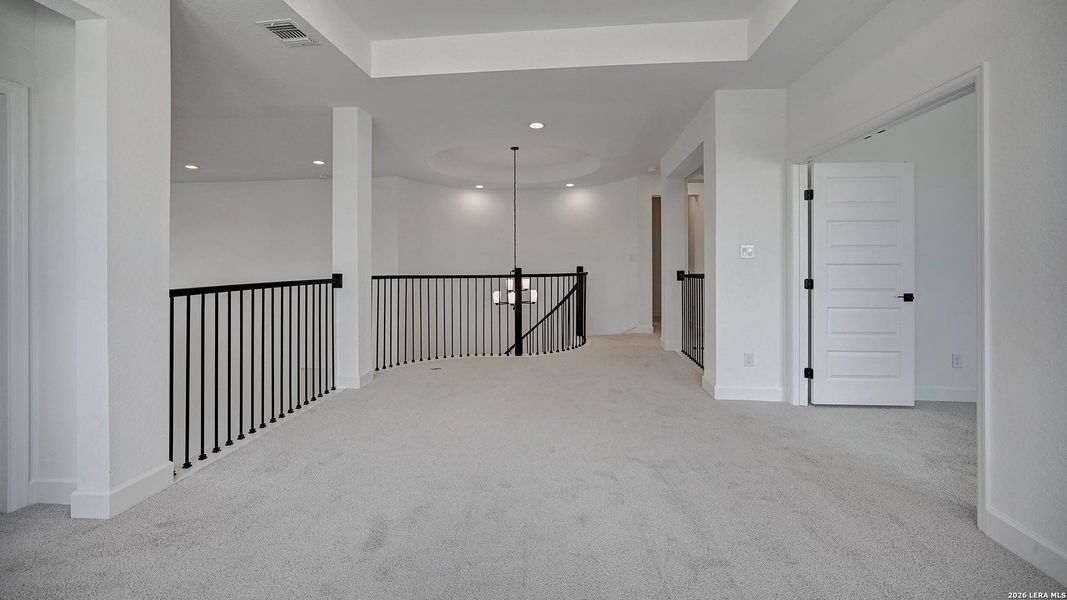 Spacious, unfurnished interior of a new home in Haby Hill, San Antonio (Image 22).