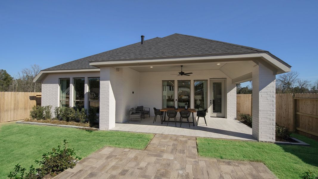 Exterior details and patio area of a home in Candela, Richmond (Image 42).