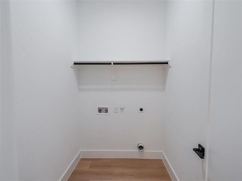 Furnished interior view inside a new home in , Dallas (Image 4).