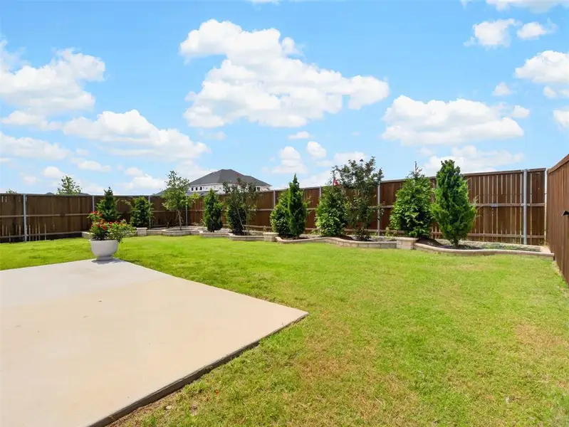Exterior details and patio area of a home in , Wylie (Image 3).
