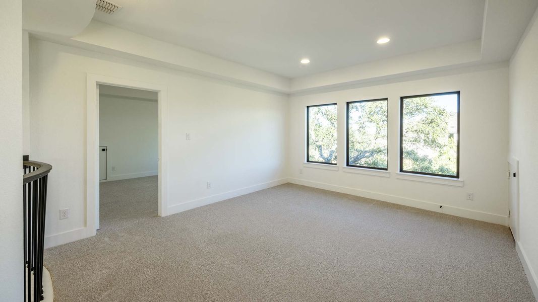 Spacious, unfurnished interior of a new home in Parkside On The River 60', Georgetown (Image 18).