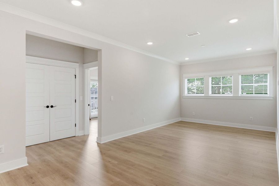 Spacious, unfurnished interior of a new home in Liberty Hill Farm, Mount Pleasant (Image 45).