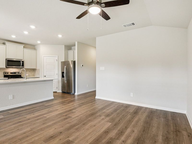Spacious, unfurnished interior of a new home in Remington Ranch, San Antonio (Image 17). Spacious, unfurnished interior of a new home in Remington Ranch, San Antonio (Image 17).