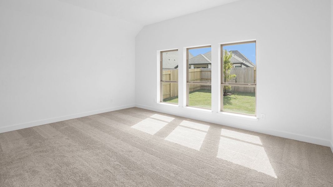 Spacious, unfurnished interior of a new home in Evergreen, Conroe (Image 17).