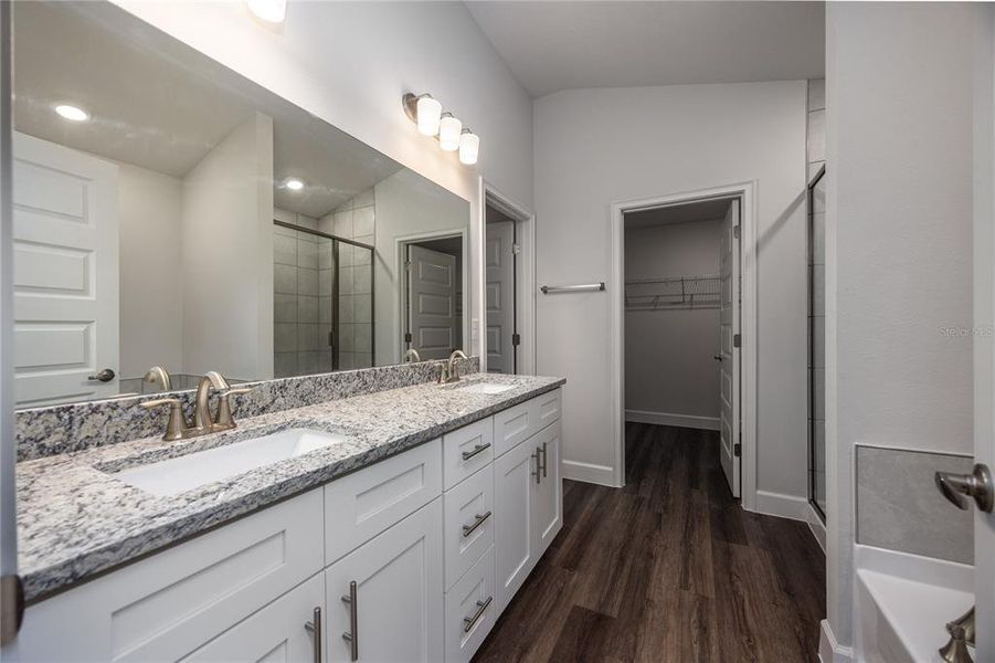 Furnished interior view inside a new home in Savannah Station, Alachua (Image 8).